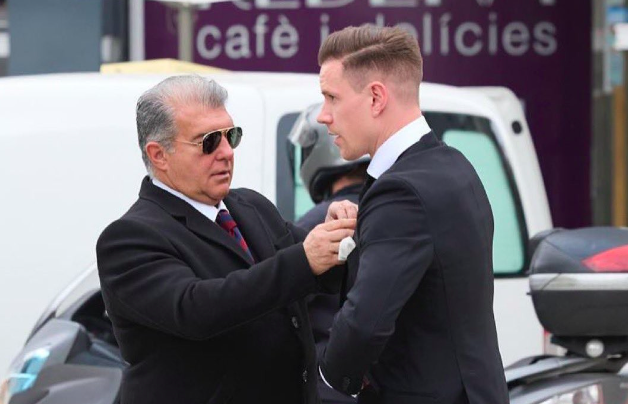 我公布了手, 布对特尔施