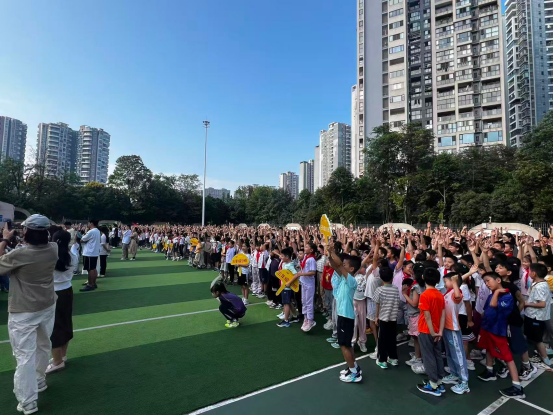 们的阵阵掌, 办首届, AA